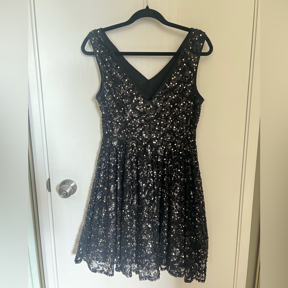 Vneck Sequenced Dress in Black - Picture 2 of 4